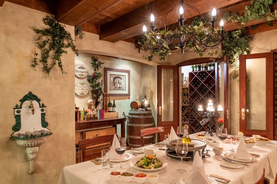 Oliver's Restaurant & Lodge